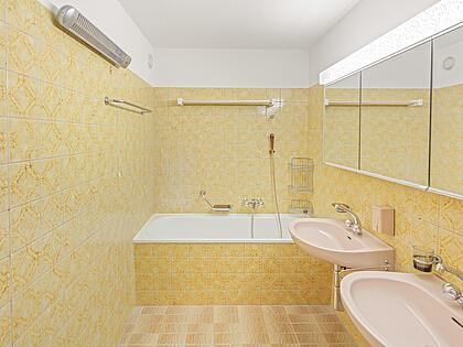 KZO00074B Teilrenovierte 3.5 Zimmer Wohnung mit Gestaltungspotenzial - Bad/WC